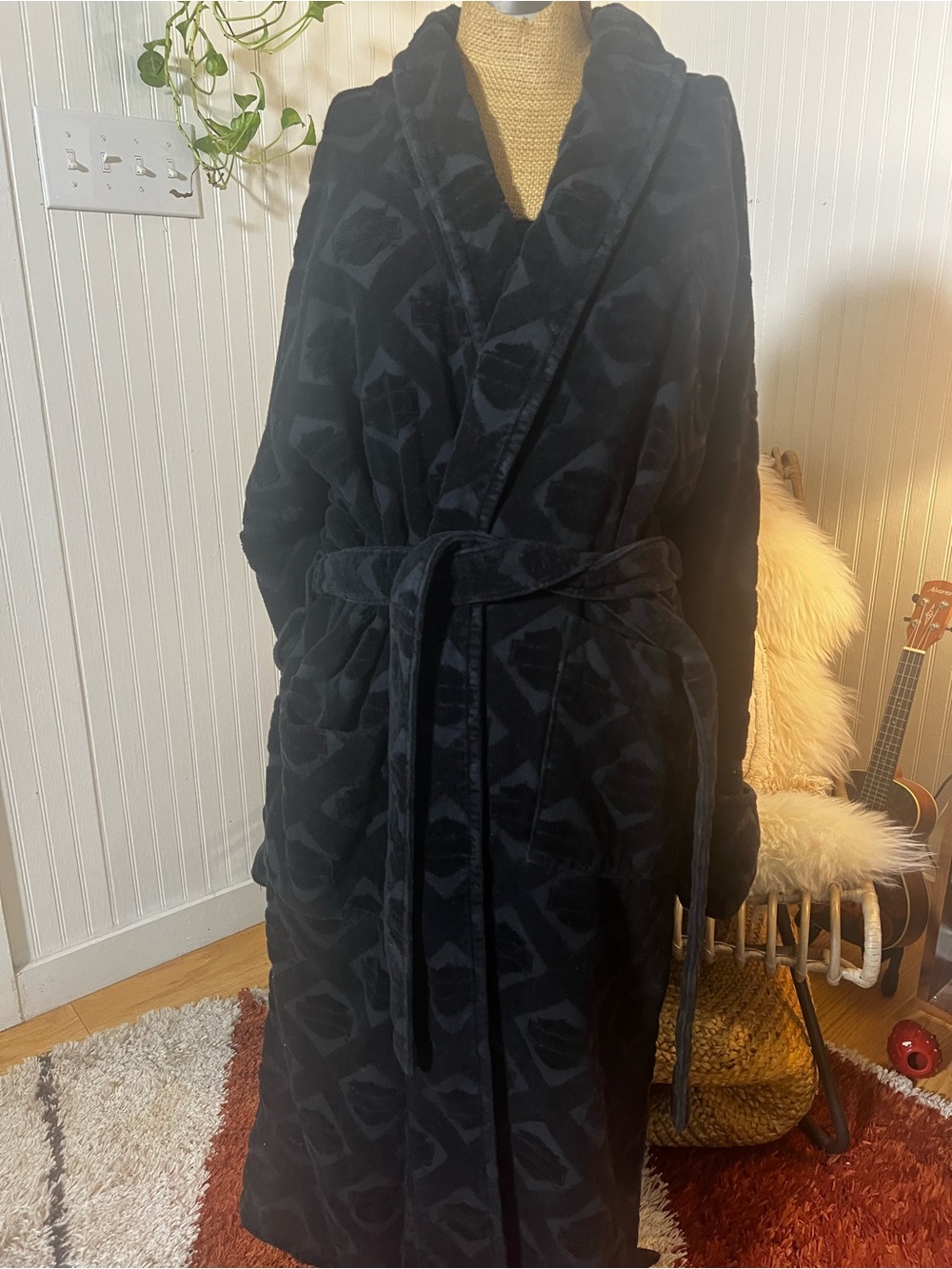 Plush Harley Davidson logo Robe in Black